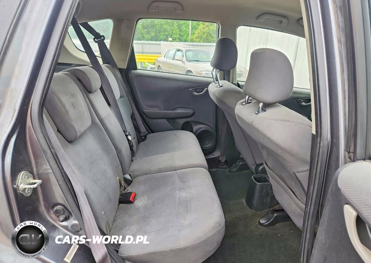 2013 Honda Fit VIN:JHMGE8H32DC008178 - 10