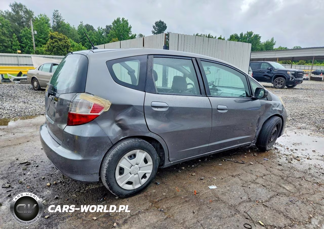 2013 Honda Fit VIN:JHMGE8H32DC008178 - 3