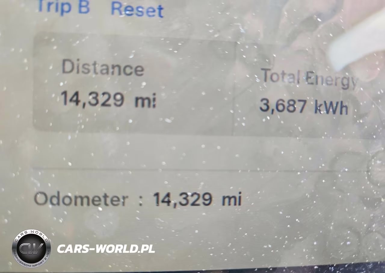 2025 Tesla Model Y VIN:7SAYGDEE0SA339159 - 9