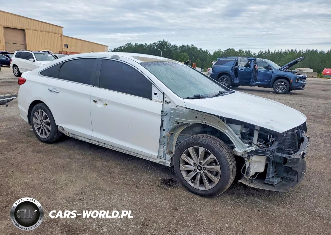 2015 Hyundai Sonata Sport VIN:5NPE34AF4FH237500 - 4