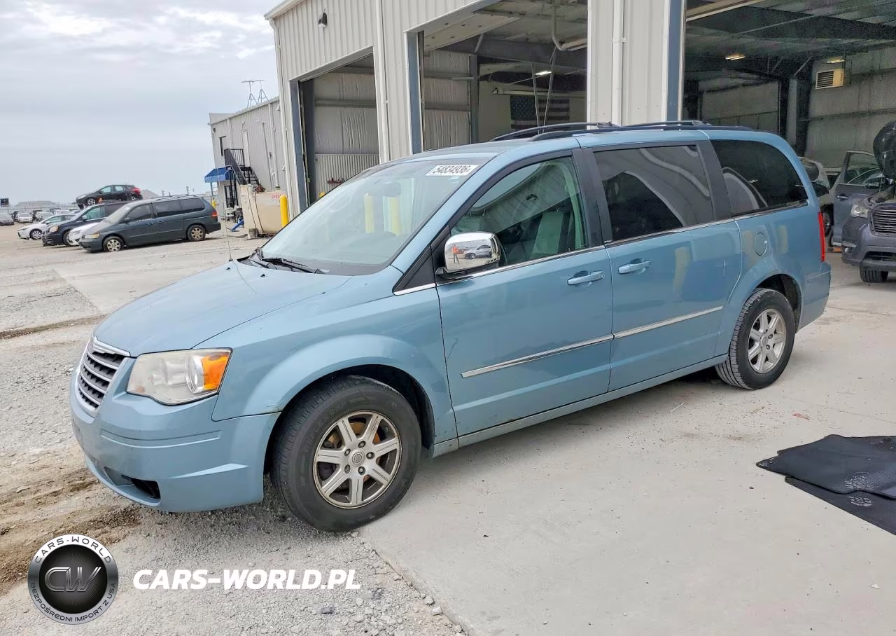 2010 Chrysler Town & Country Touring Plus – zdjęcie 1 z 13