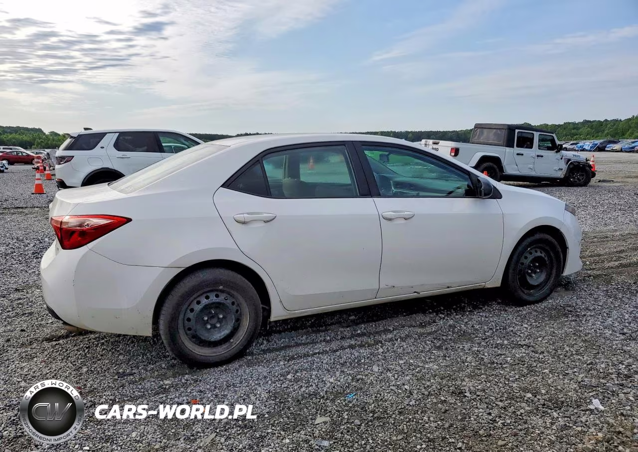 2018 Toyota Corolla Le VIN:2T1BURHE3JC061691 - 3