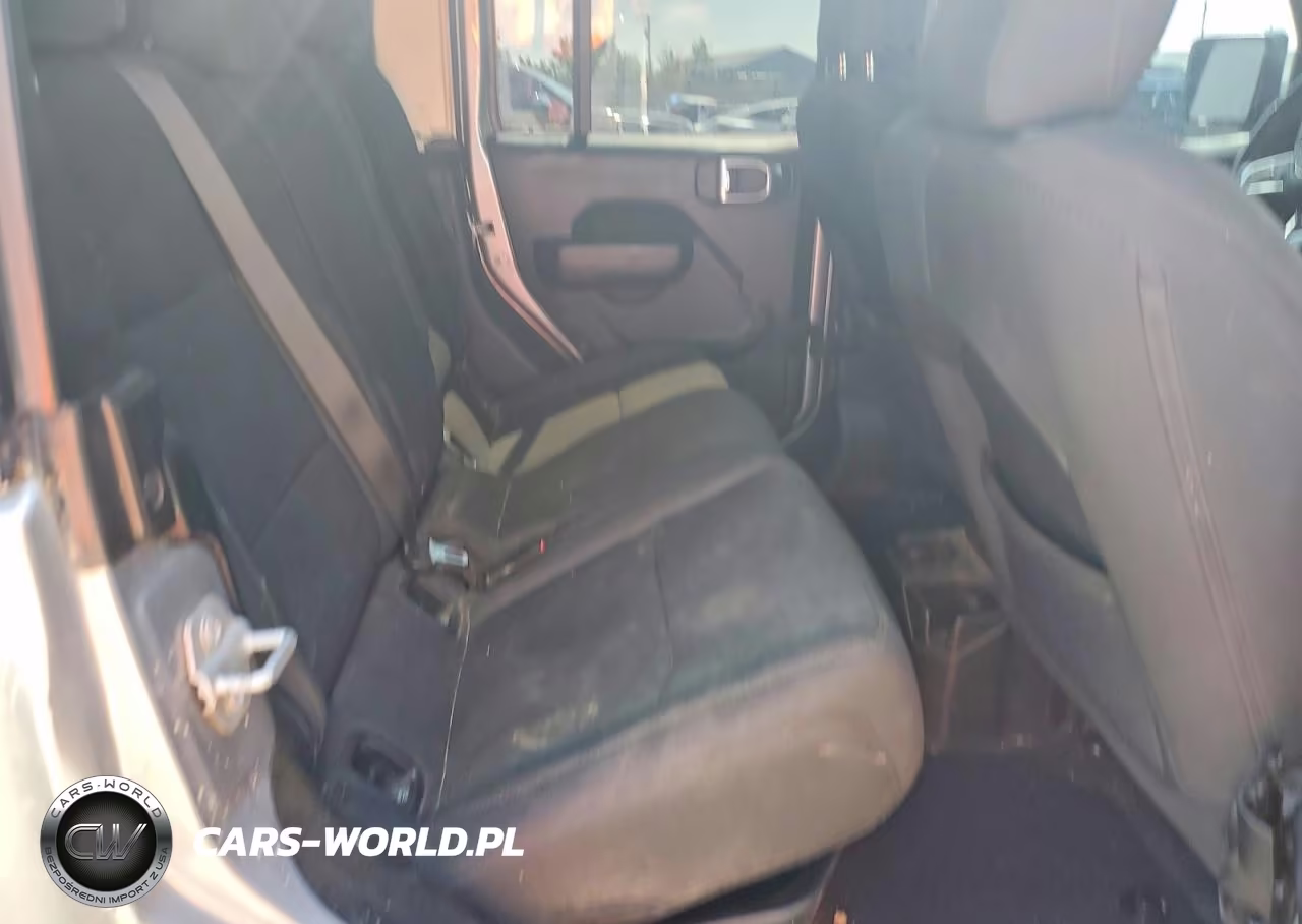 2020 Jeep Gladiator Sport VIN:1C6JJTAG2LL120472 - 10