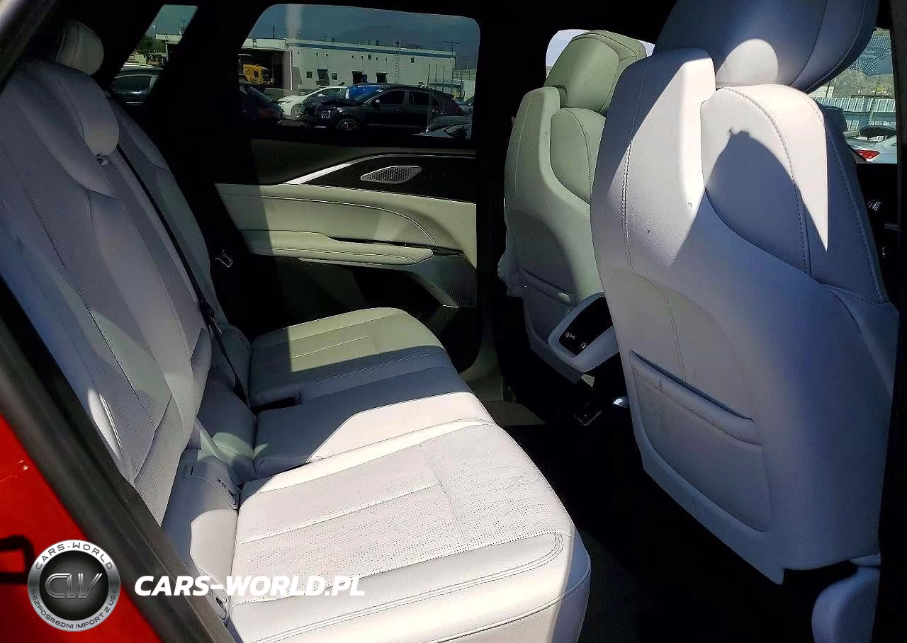 2024 Cadillac Lyriq Luxury VIN:1GYKPRRK5RZ111580 - 11