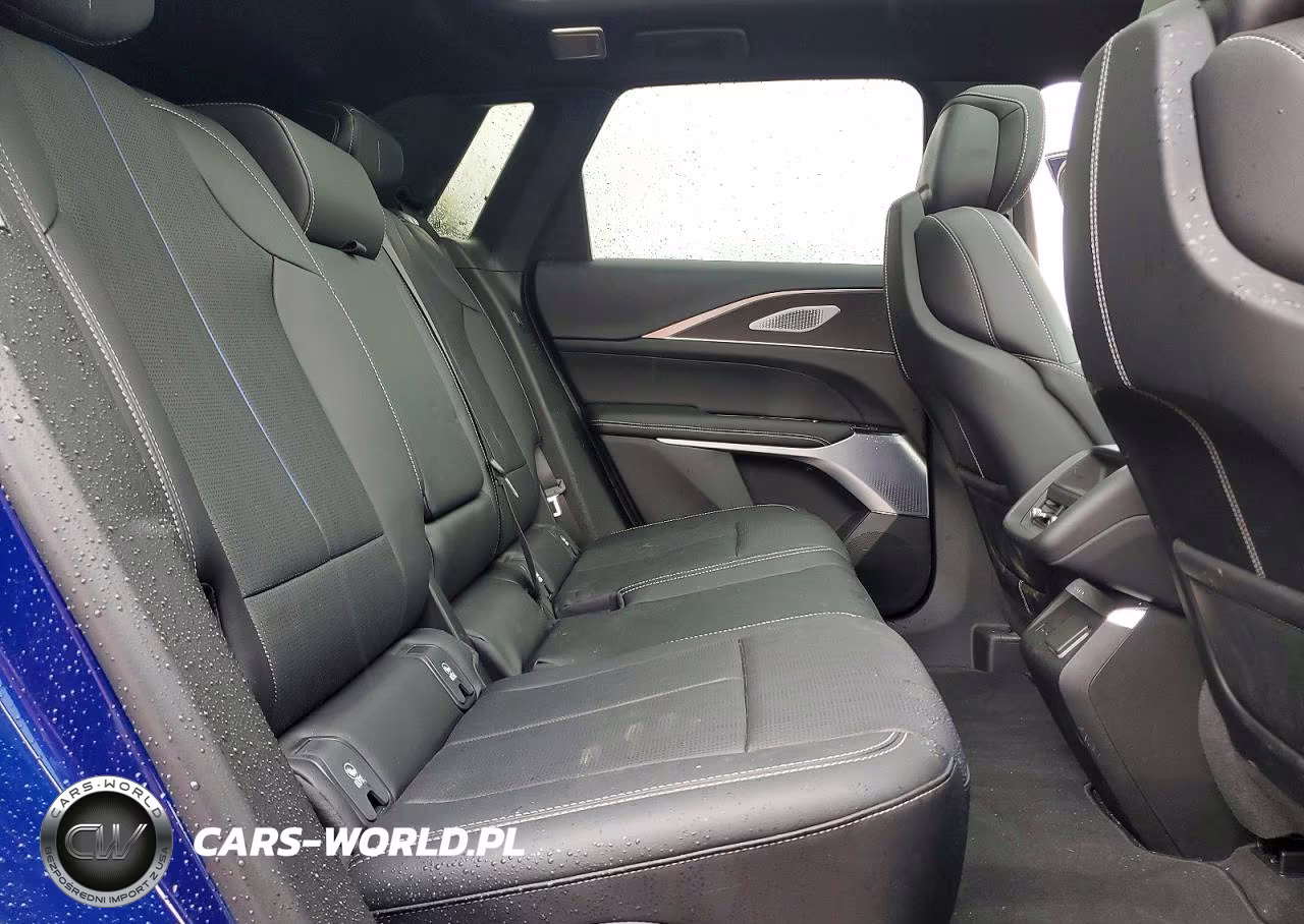 2026 Cadillac Lyriq Premium Sport VIN:1GYKPWRL8TZ300593 - 11