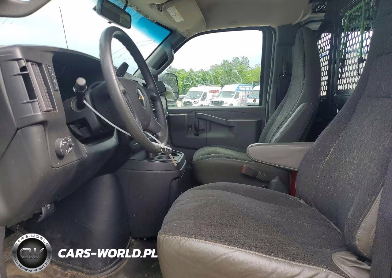 2018 Chev Express G2500 VIN:1GCWGAFGXJ1907026 - 7