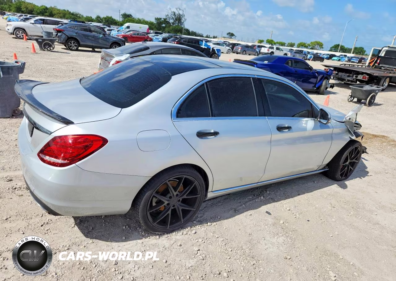 2018 Mercedes-Benz C 300 4Matic VIN:55SWF4KB3JU247982 - 3