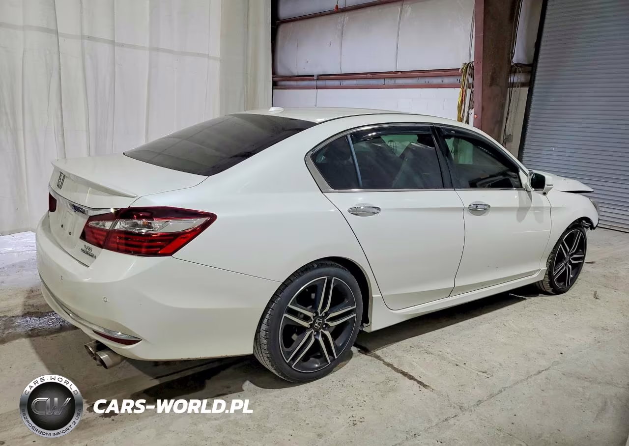 2017 Honda Accord Touring VIN:1HGCR3F9XHA042094 - 3