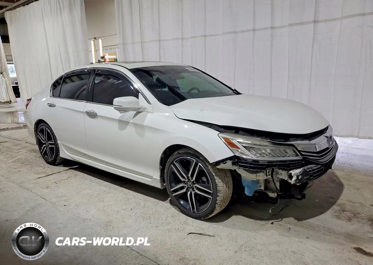2017 Honda Accord Touring VIN:1HGCR3F9XHA042094 - 4