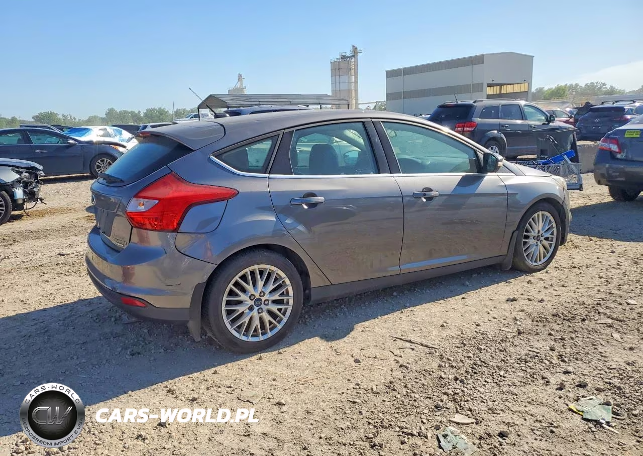 2013 Ford Focus Titanium VIN:1FADP3N28DL158315 - 3