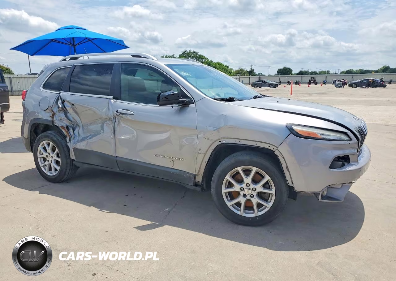 2016 Jeep Cherokee Latitude VIN:1C4PJLCB0GW264059 - 4