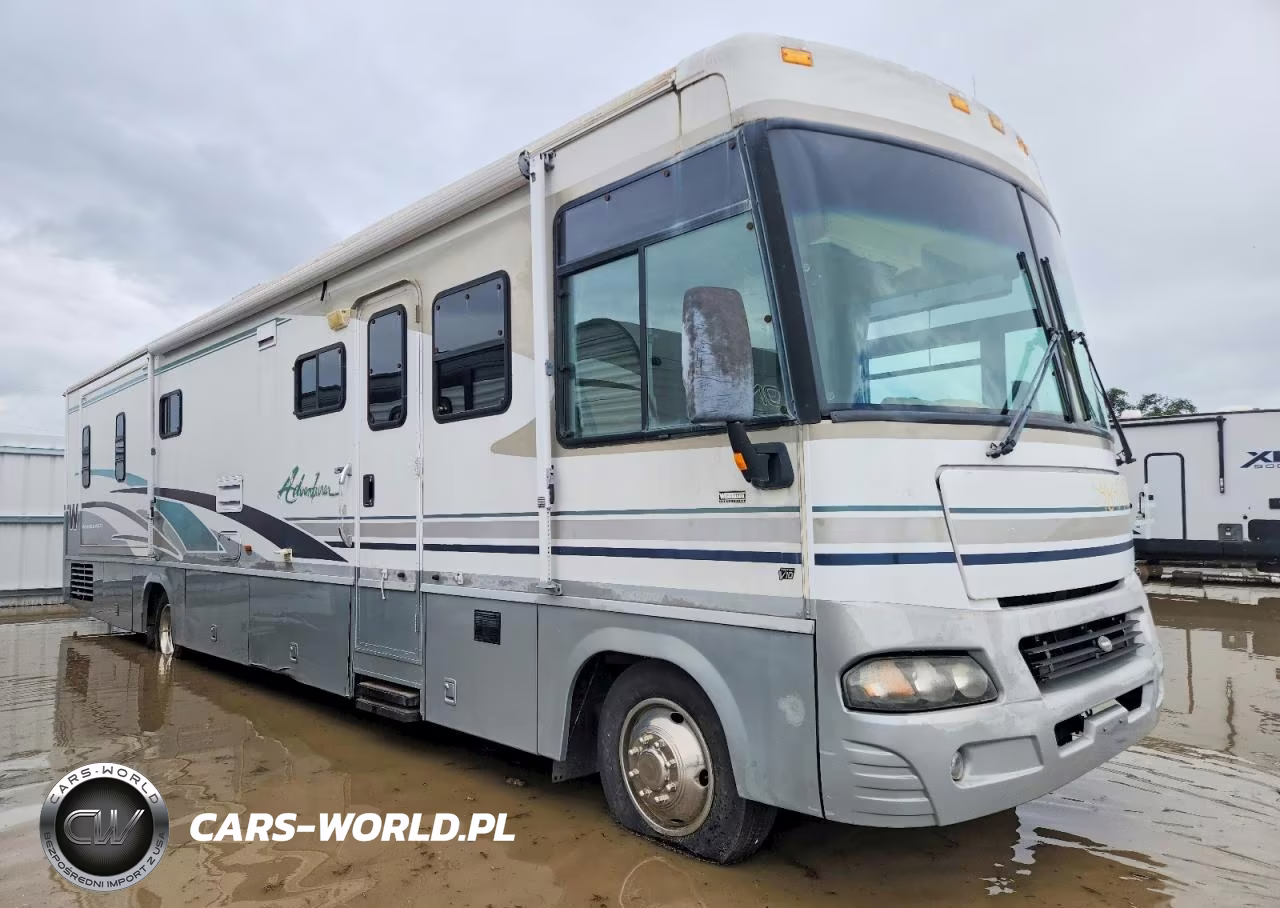 2003 Winnebago Adventurer Camper