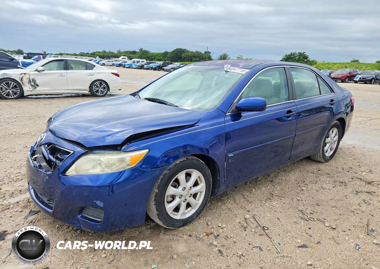 2011 Toyota Camry Le – zdjęcie 1 z 12