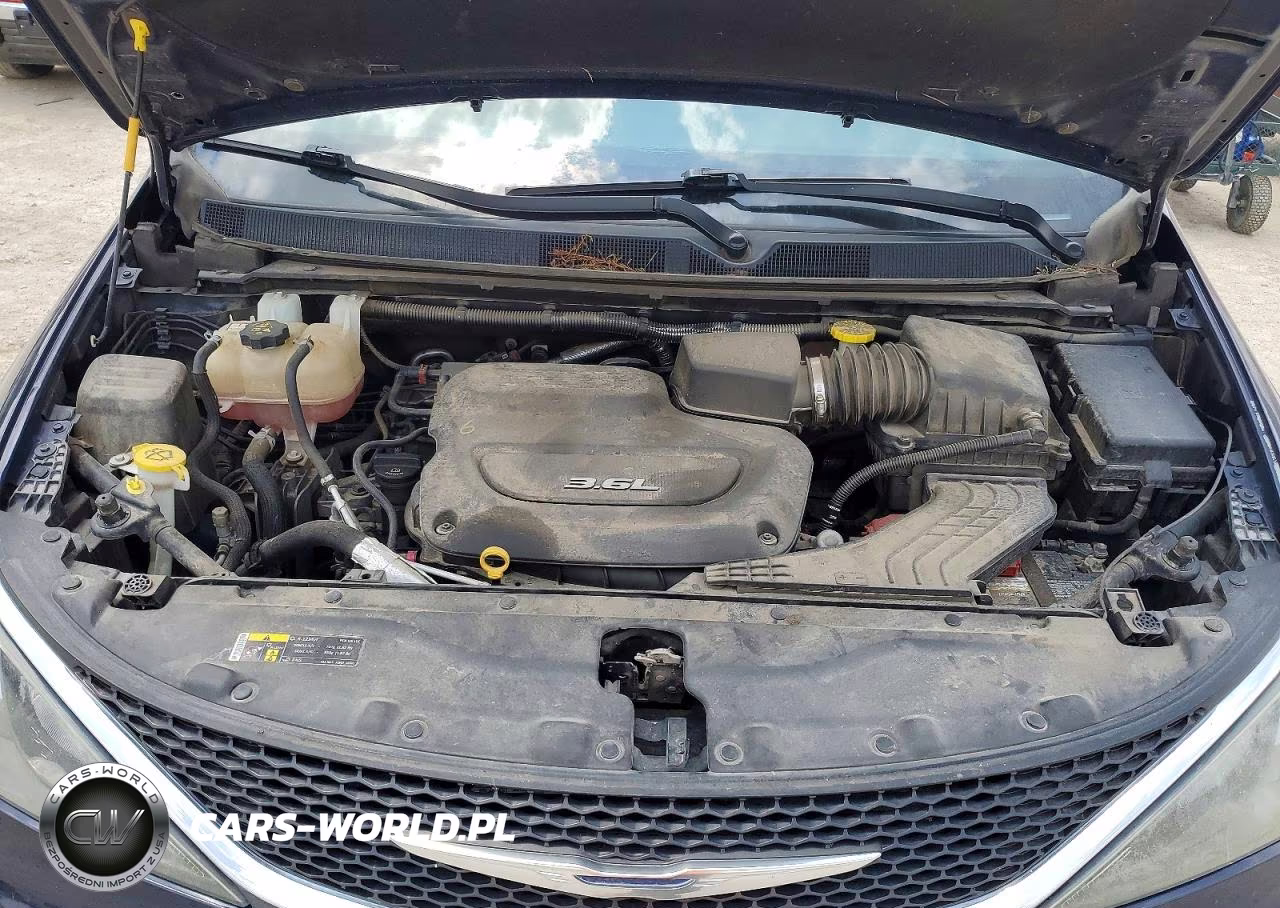 2017 Chrysler Pacifica Touring VIN:2C4RC1DG9HR553744 - 12