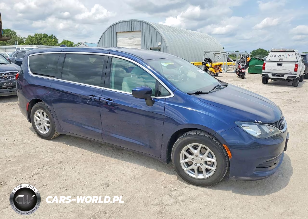 2017 Chrysler Pacifica Touring VIN:2C4RC1DG9HR553744 - 4