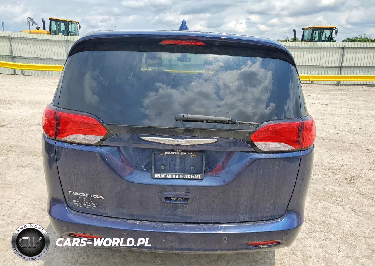 2017 Chrysler Pacifica Touring VIN:2C4RC1DG9HR553744 - 6
