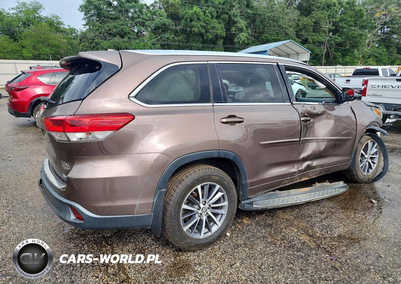 2018 Toyota Highlander Xle VIN:5TDKZRFH7JS289019 - 3