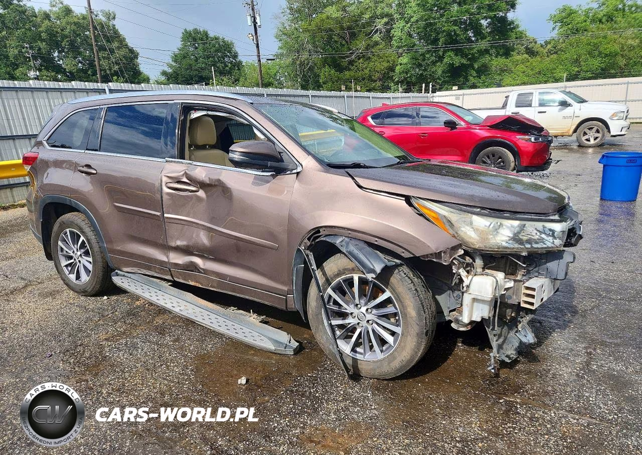 2018 Toyota Highlander Xle VIN:5TDKZRFH7JS289019 - 4