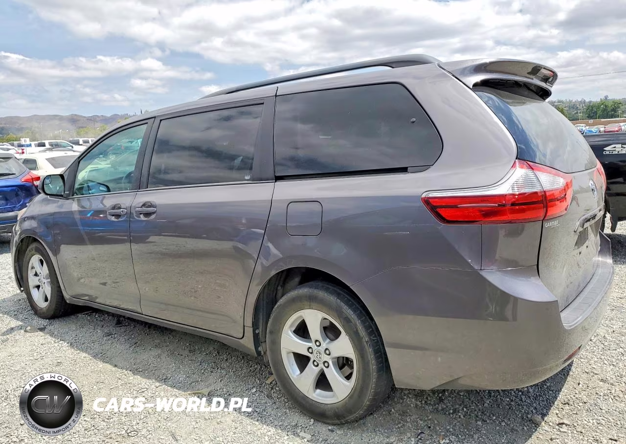 2017 Toyota Sienna Le VIN:5TDKZ3DC7HS774386 - 2