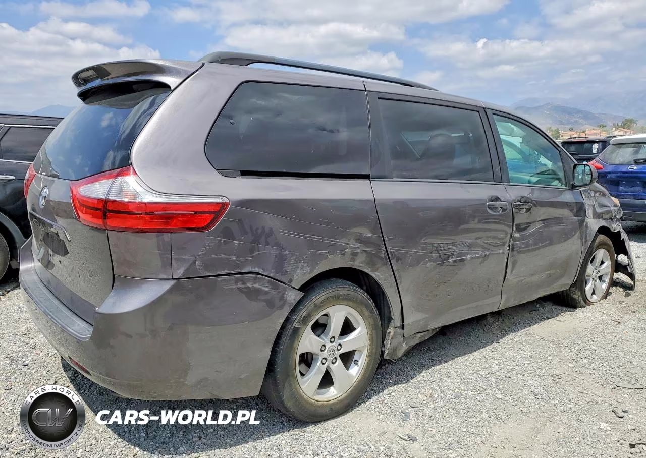 2017 Toyota Sienna Le VIN:5TDKZ3DC7HS774386 - 3