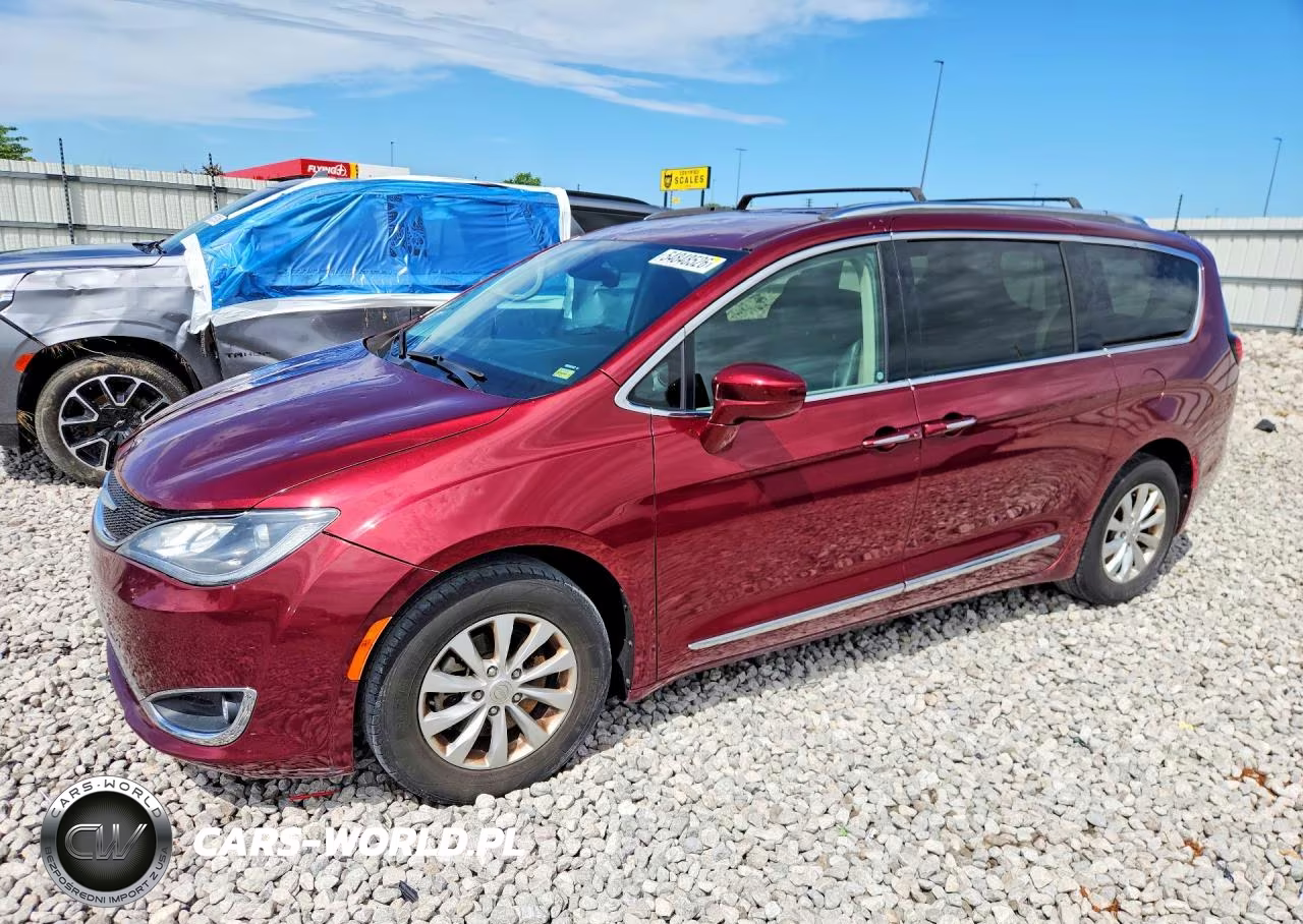 2018 Chrysler Pacifica Touring L VIN:2C4RC1BG8JR214112 - 1