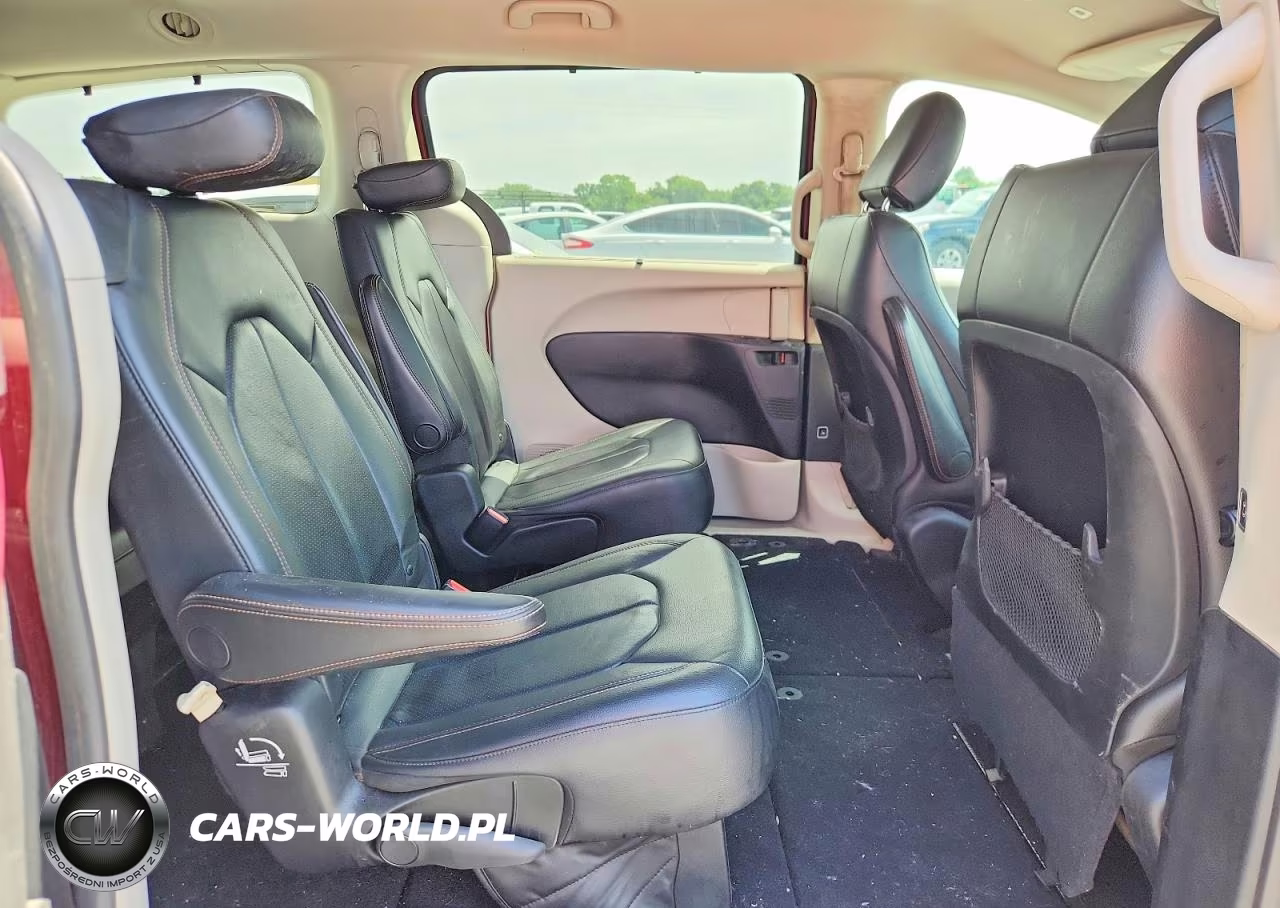 2018 Chrysler Pacifica Touring L VIN:2C4RC1BG8JR214112 - 11