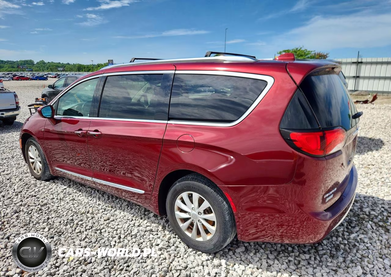2018 Chrysler Pacifica Touring L VIN:2C4RC1BG8JR214112 - 2