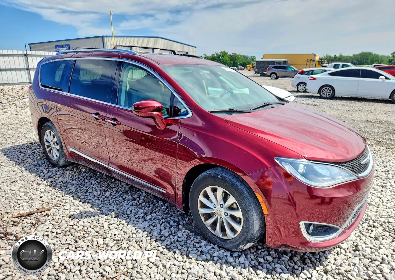 2018 Chrysler Pacifica Touring L VIN:2C4RC1BG8JR214112 - 4