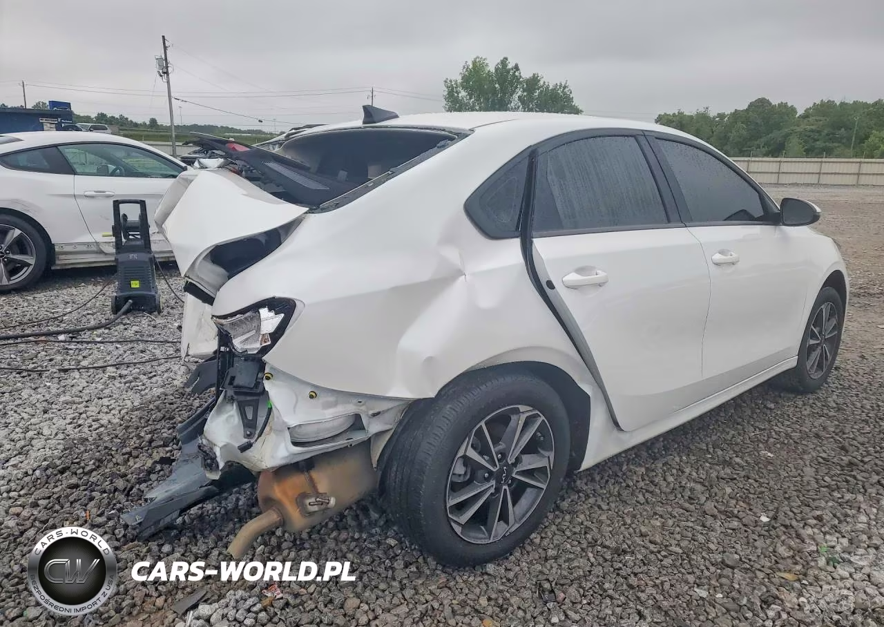 2024 Kia Forte Lxs VIN:3KPF24AD8RE778063 - 3