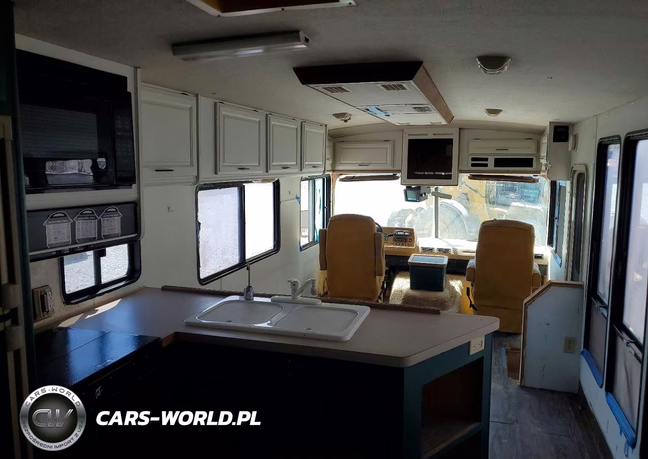 1996 Bounder Motorhome VIN:3FCMF53G9TJA03990 - 5