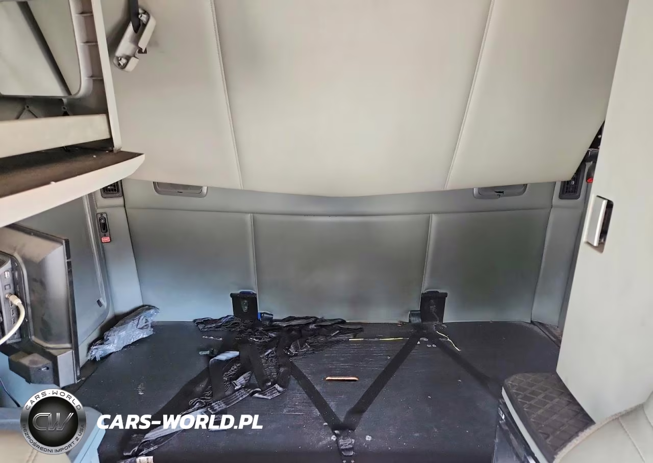 2018 Kenworth T680 Semi Truck VIN:1XKYDP9XXJJ186145 - 6