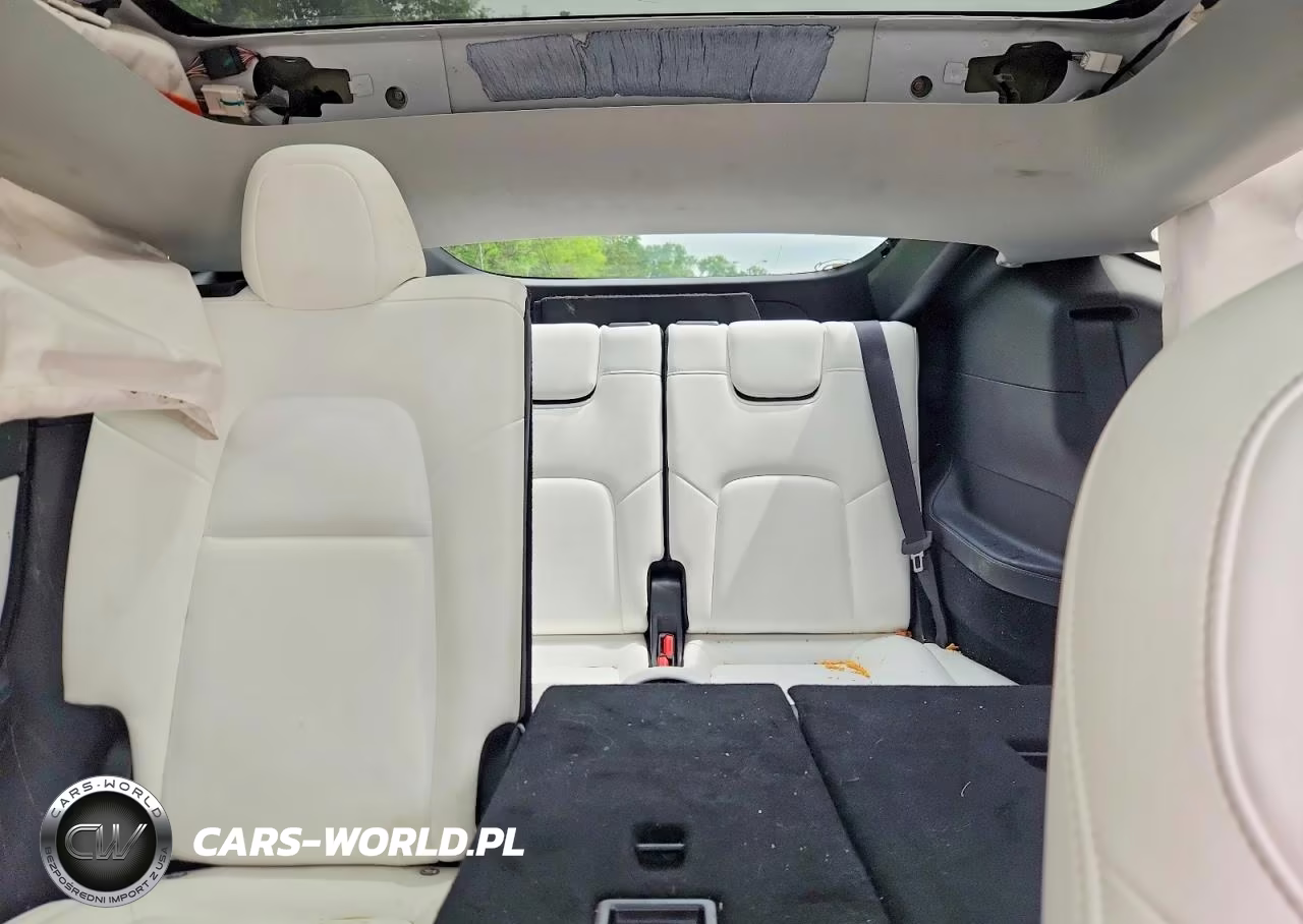 2021 Tesla Model Y VIN:5YJYGAEE1MF263579 - 10