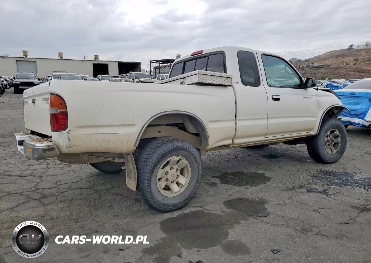 2000 Toyota Tacoma Xtracab VIN:5TEWM72N7YZ698683 - 3