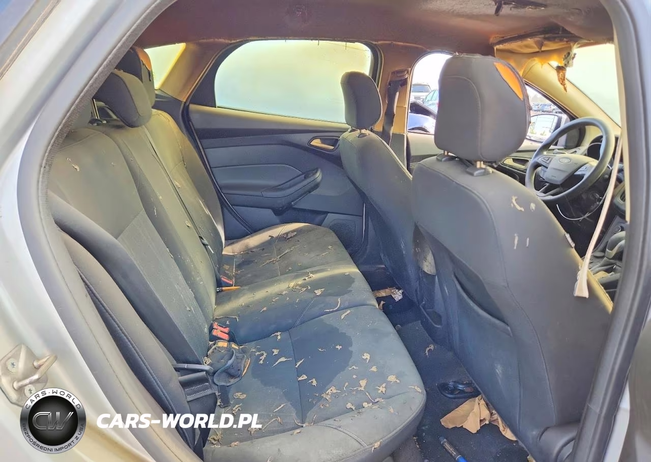 2018 Ford Focus Se VIN:1FADP3K29JL257192 - 10