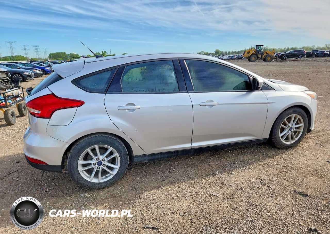 2018 Ford Focus Se VIN:1FADP3K29JL257192 - 3