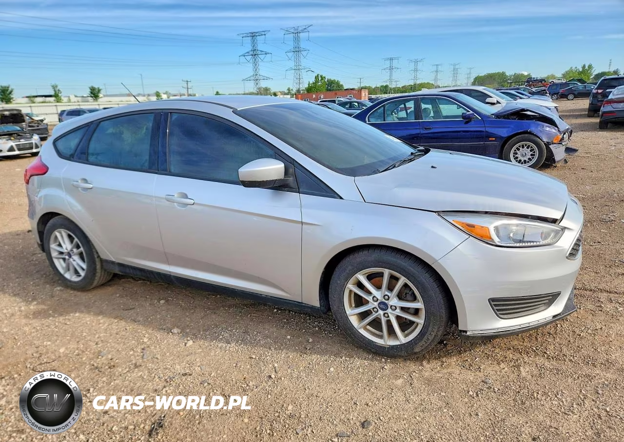 2018 Ford Focus Se VIN:1FADP3K29JL257192 - 4