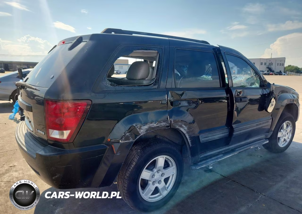 2005 Jeep Grand Cherokee Laredo VIN:1J4GS48K15C724270 - 3
