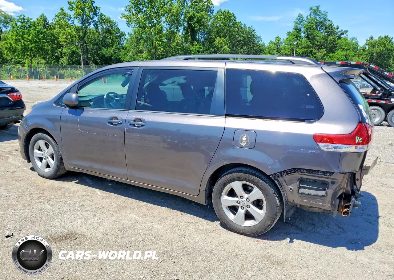 2012 Toyota Sienna Le VIN:5TDKK3DC2CS263830 - 2