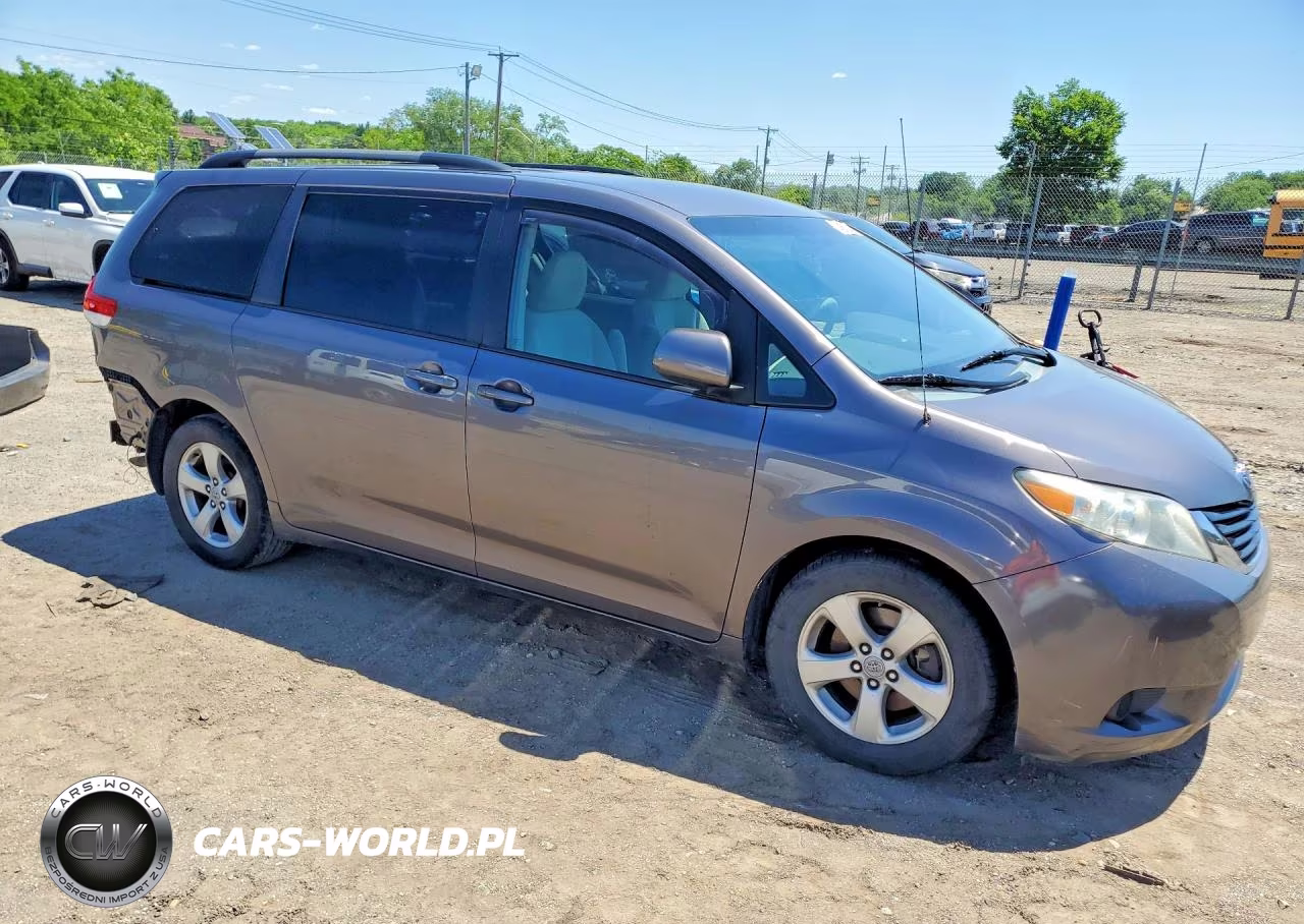 2012 Toyota Sienna Le VIN:5TDKK3DC2CS263830 - 4