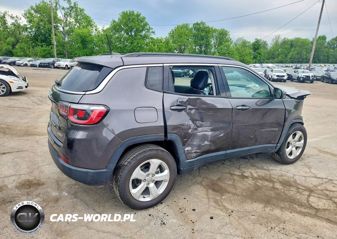2018 Jeep Compass Latitude VIN:3C4NJDBB2JT434868 - 3