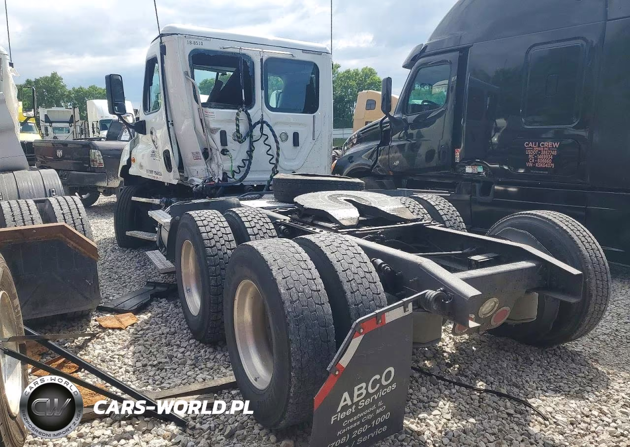 2018 Freightliner Cascadia 125 Semi Truck VIN:3AKJGEDV4JSJM8510 - 3