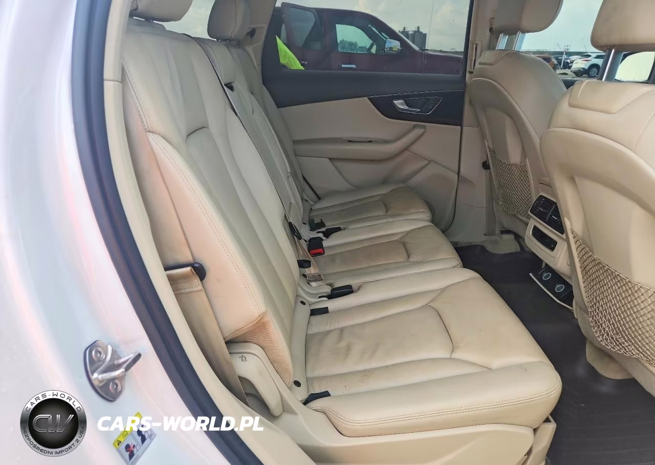 2017 Audi Q7 VIN:WA1LAAF78HD044461 - 10