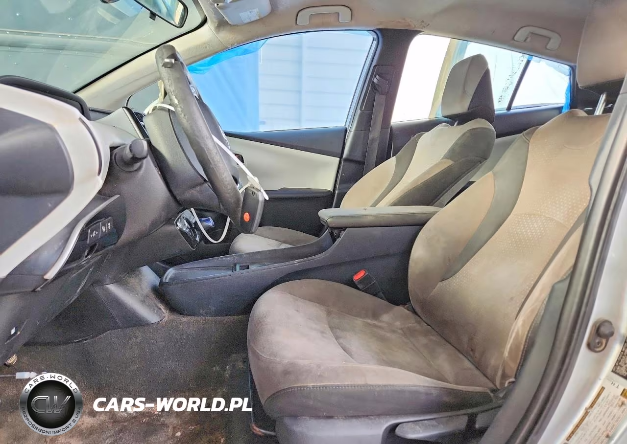 2019 Toyota Prius Le VIN:JTDKARFUXK3077447 - 7