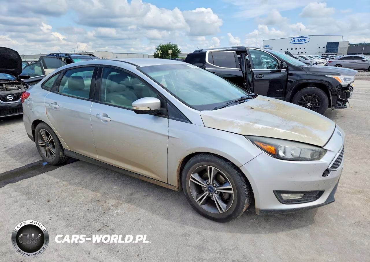 2017 Ford Focus Se VIN:1FADP3FE2HL204784 - 4