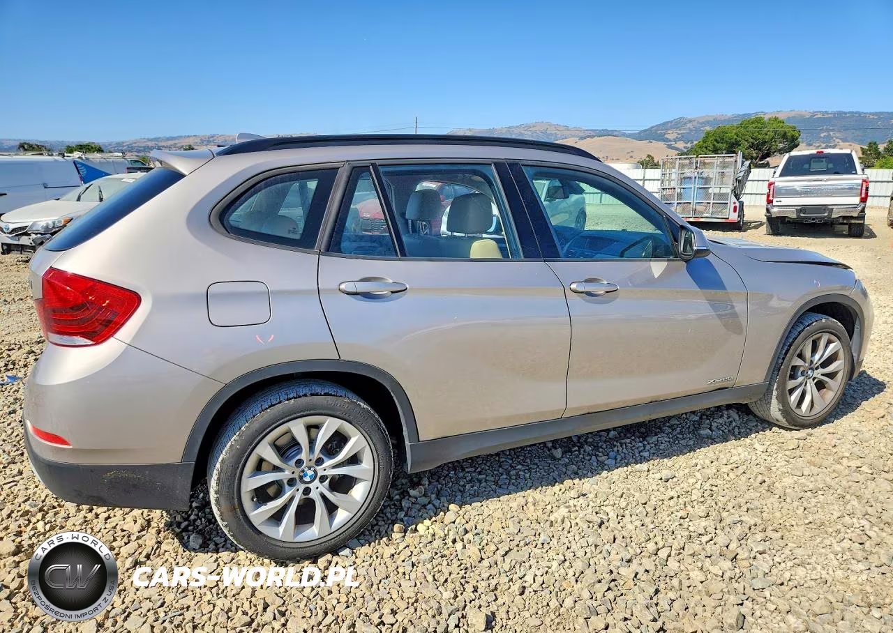 2014 BMW X1 xDrive28I VIN:WBAVL1C50EVY24419 - 3