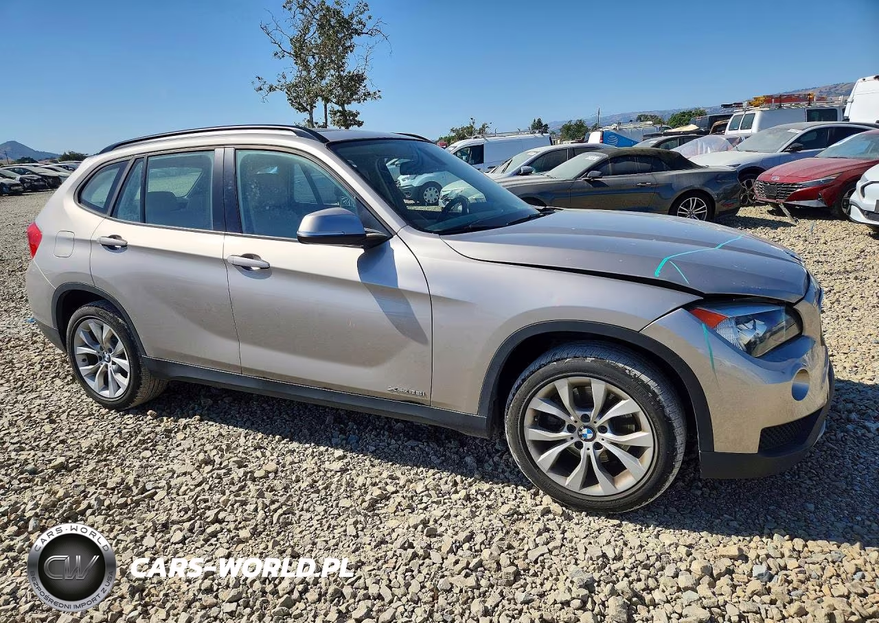 2014 BMW X1 xDrive28I VIN:WBAVL1C50EVY24419 - 4