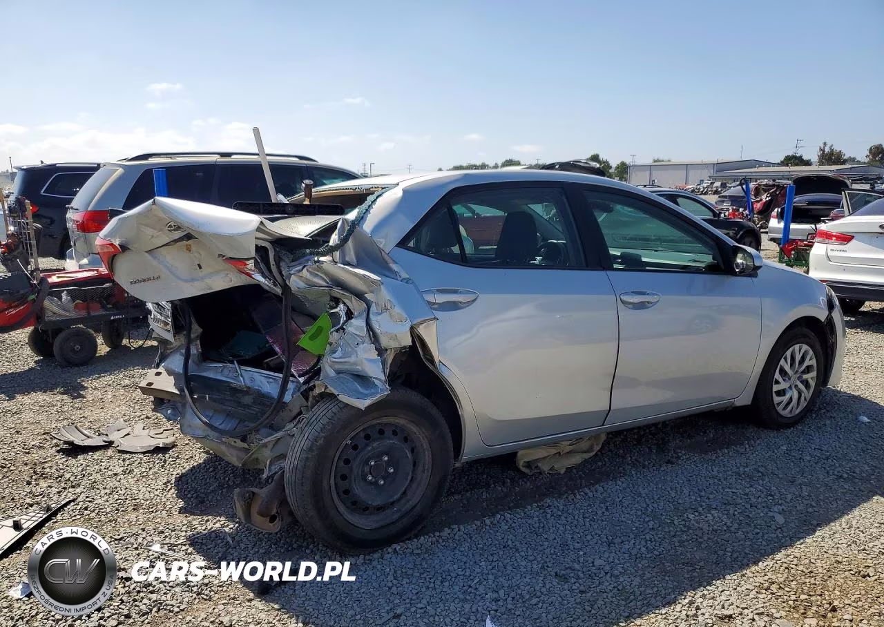 2018 Toyota Corolla Le VIN:2T1BURHE5JC102161 - 3