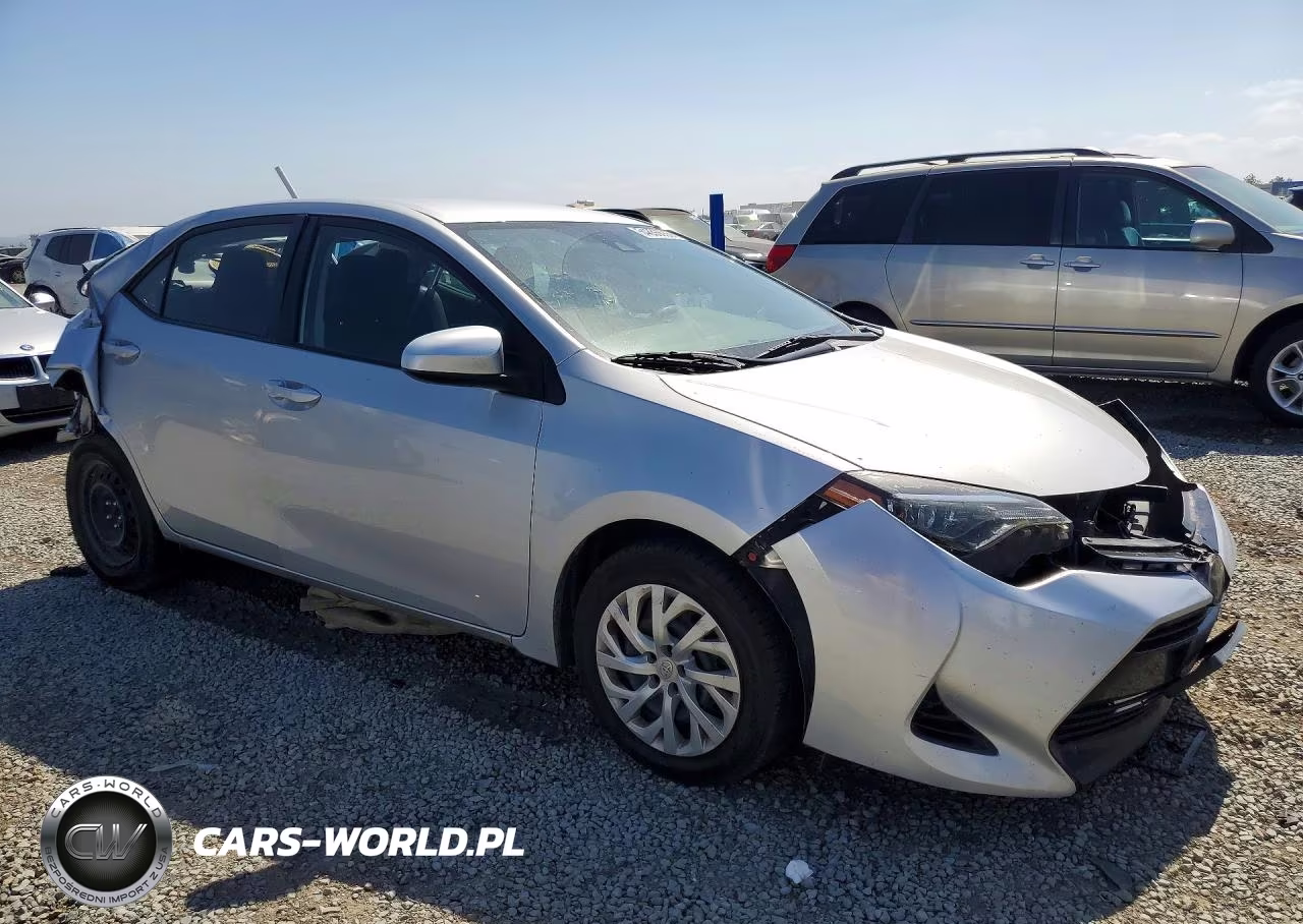 2018 Toyota Corolla Le VIN:2T1BURHE5JC102161 - 4