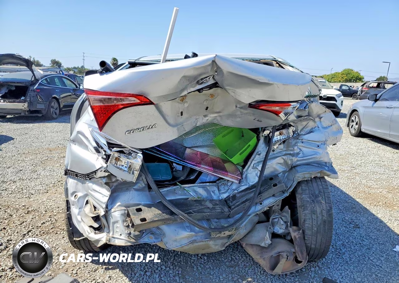 2018 Toyota Corolla Le VIN:2T1BURHE5JC102161 - 6