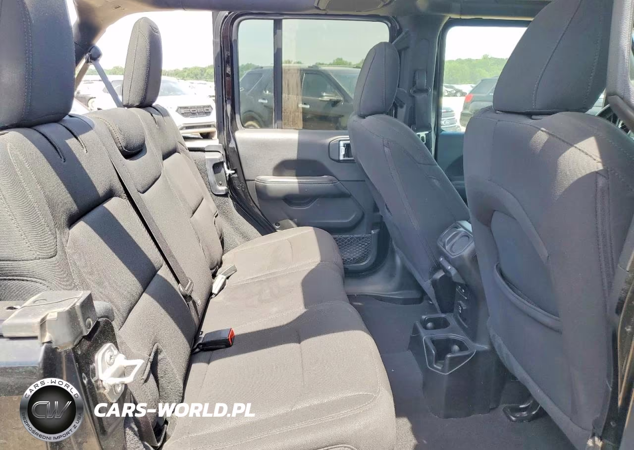 2020 Jeep Wrangler Unlimited Sahara VIN:1C4HJXEN8LW230190 - 10